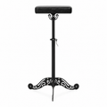 «TattooChair Arm Rest Studio – svart justerbart armlene med dekorativ base, fotografert i profesjonelt tatoveringsstudio»

